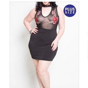 Quum | Plus Size Floral Appliqué & Mesh Mini-Dress